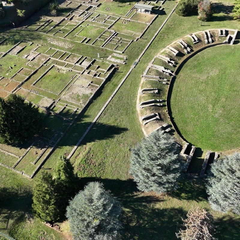 Libarna da scoprire ( una città fondata nel 191 a.C. ) e le colline del Gavi